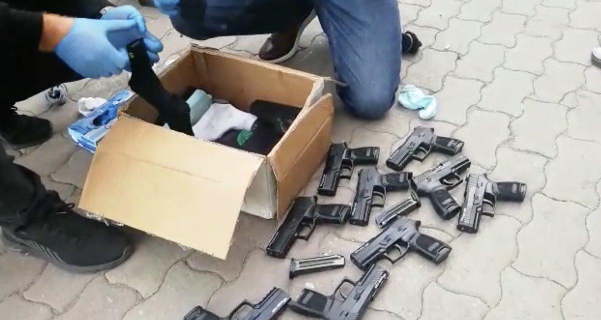 Konya'da kargoyla silah gönderen çeteye operasyon