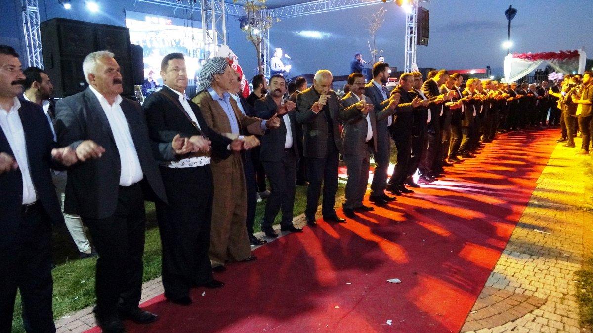 Van'da aşiret düğününde 7 milyon liralık takı takıldı