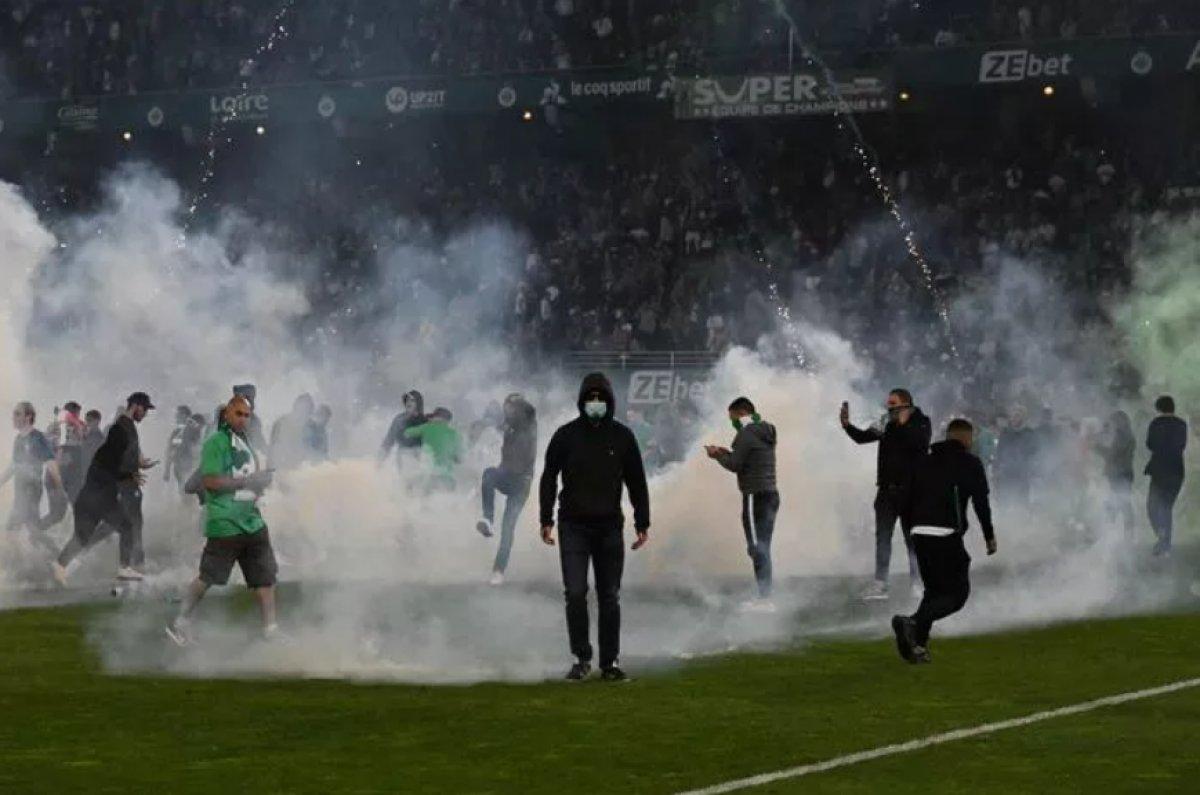 Saint-Etienne, Ligue 2'ye düştü