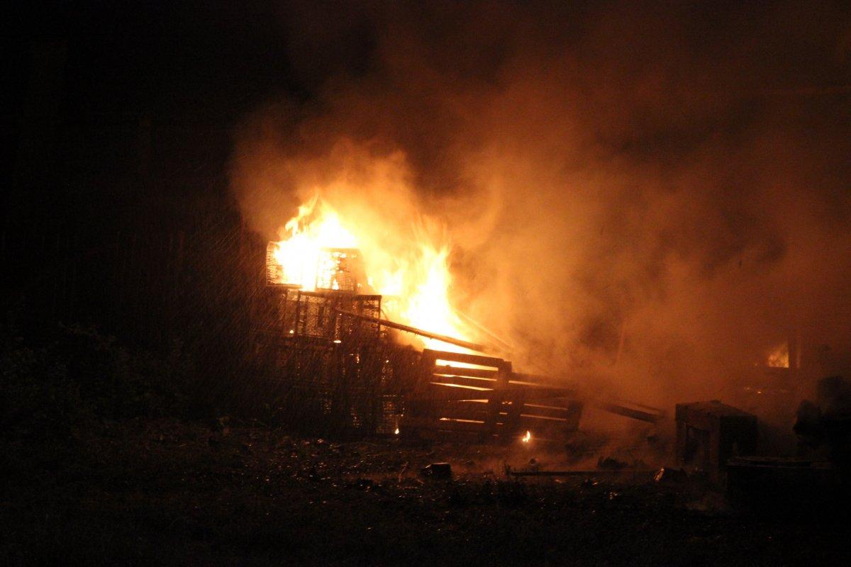 Kocaeli'de kereste fabrikasında yangın