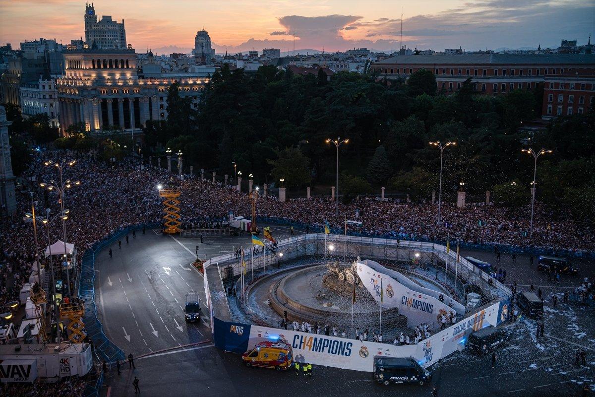 Şampiyonlar Ligi şampiyonu Real Madrid, 14'üncü kupa zaferini doyasıya kutladı