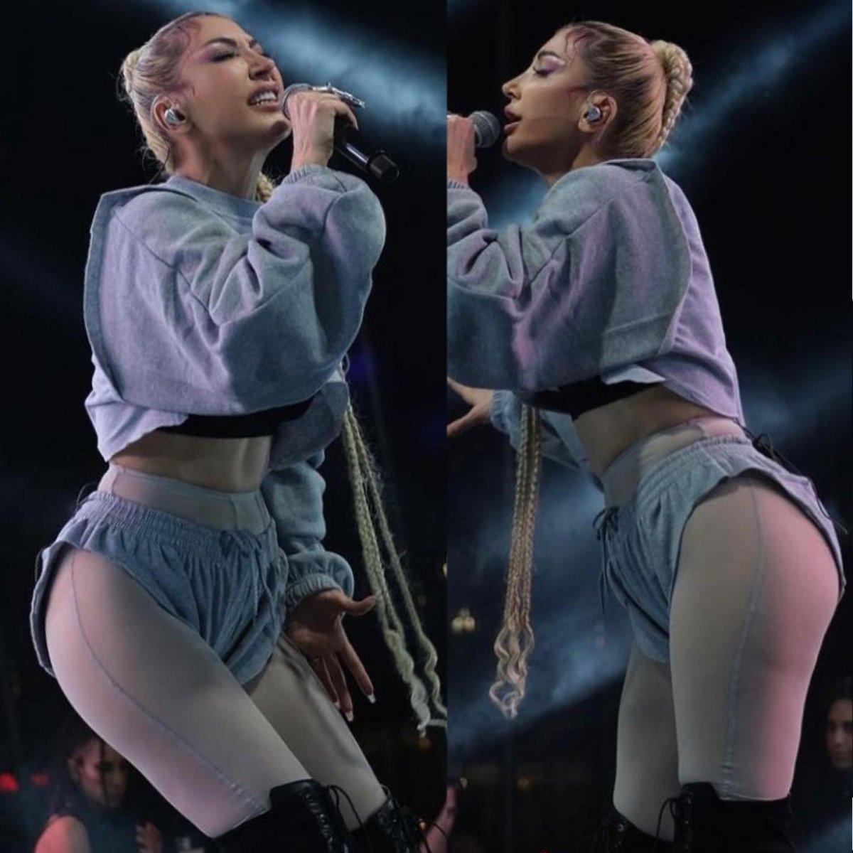 Hande Yener'in mini şortlu kombini