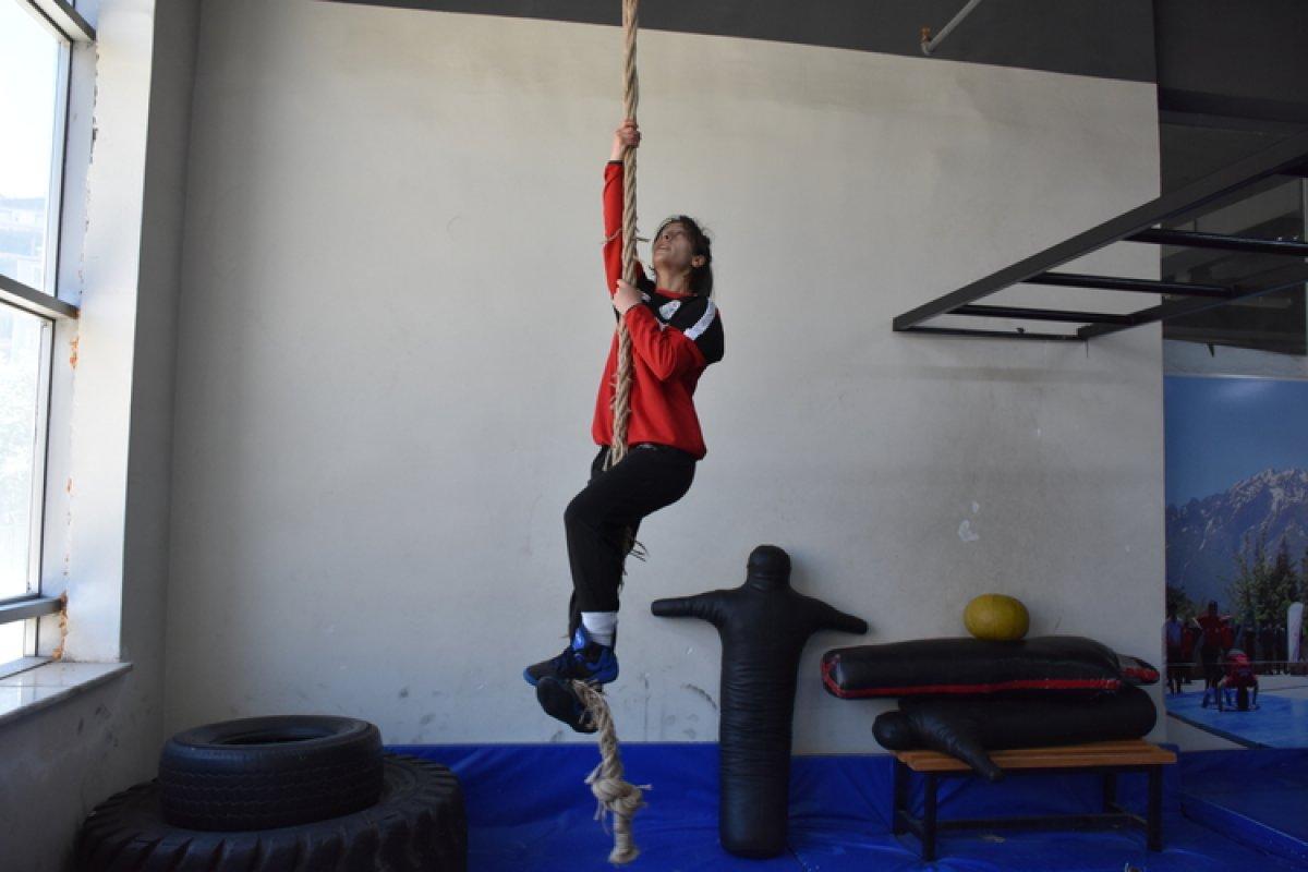 Hakkarili Nurgül, 7 ay önce başladığı güreşte dünya üçüncülüğü kazandı