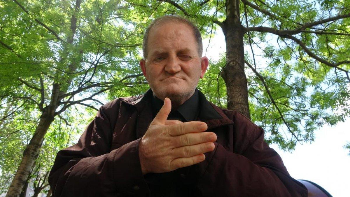 Kayseri'de sürekli kaşınan adam yardım bekliyor