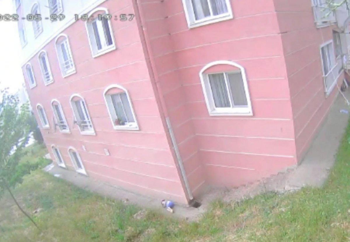 Bursa’da Suriyeli çocuk 5’inci kattan düştü