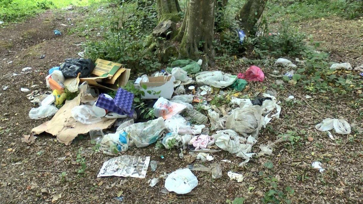 Belgrad Ormanı'ndan piknikçiler gitti, çöpler kaldı