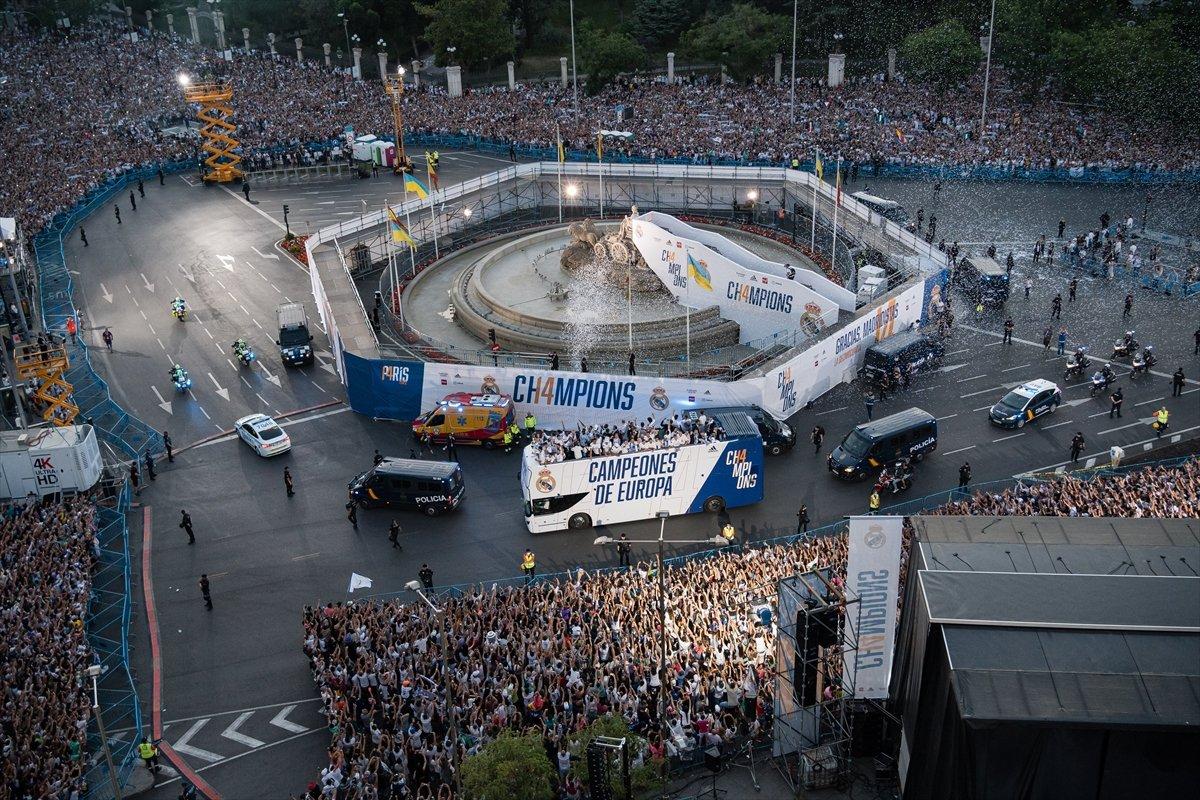 Şampiyonlar Ligi şampiyonu Real Madrid, 14'üncü kupa zaferini doyasıya kutladı