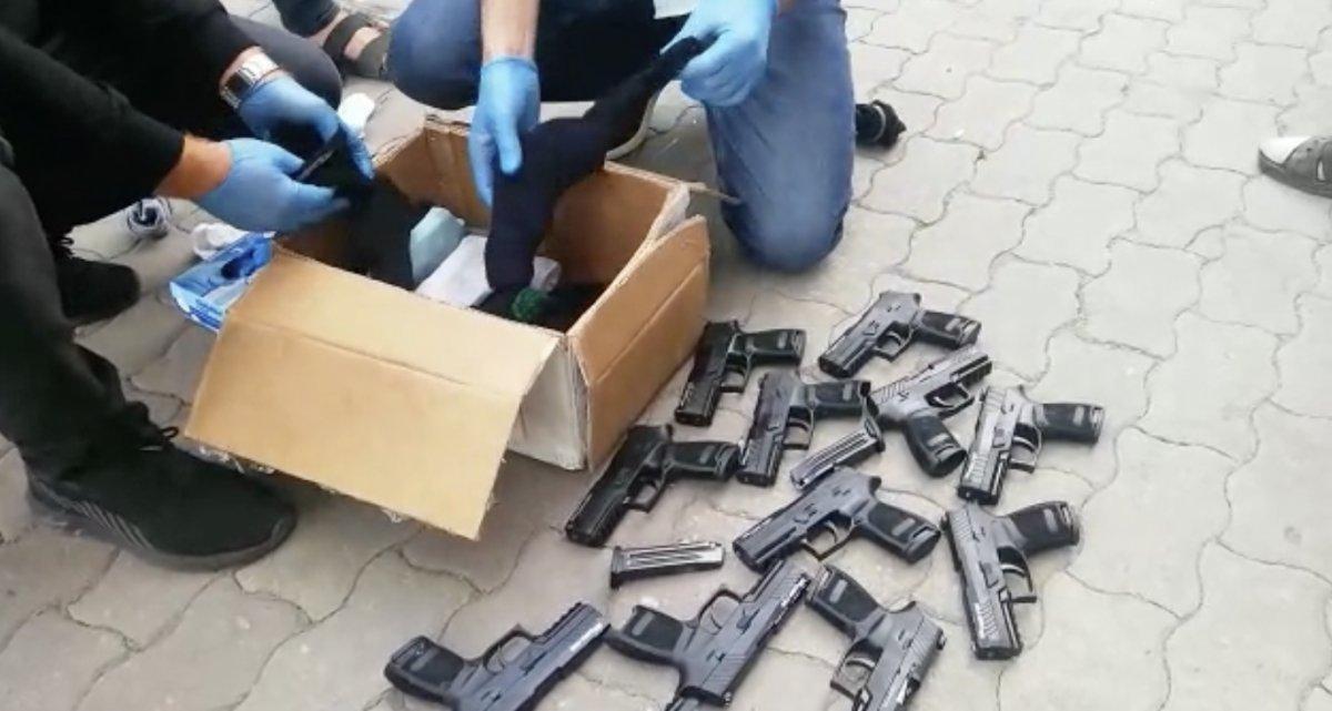 Konya'da kargoyla silah gönderen çeteye operasyon
