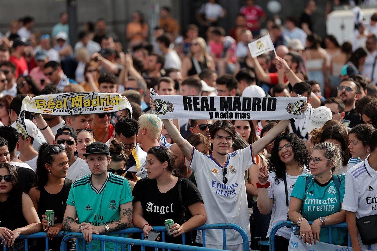 Şampiyonlar Ligi şampiyonu Real Madrid, 14'üncü kupa zaferini doyasıya kutladı