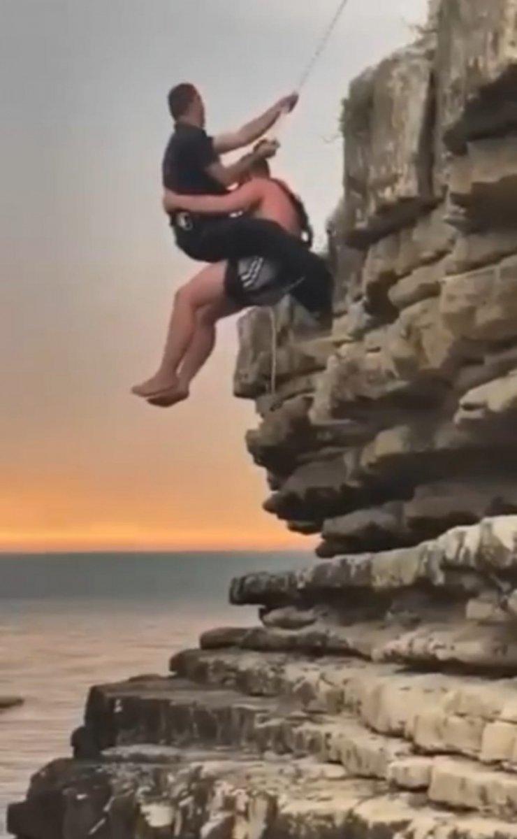 Kocaeli'de 20 metrelik kayada mahsur kaldı