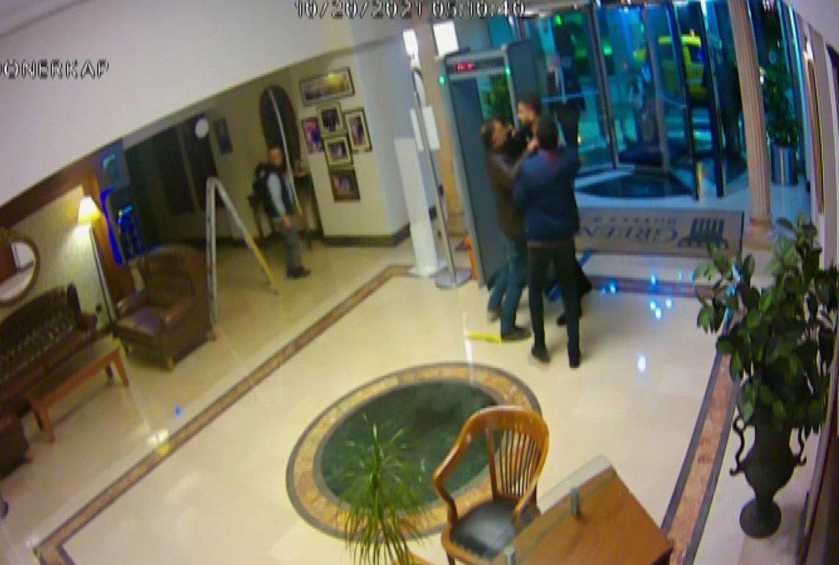 Ataşehir'de, barda başlayıp lobide biten kavgada çenesi kırıldı