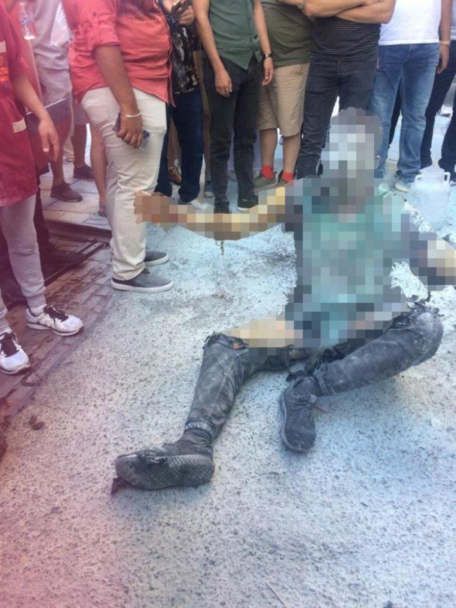 Elindeki orakla Galata'ya gelen şahıs kendini yaktı