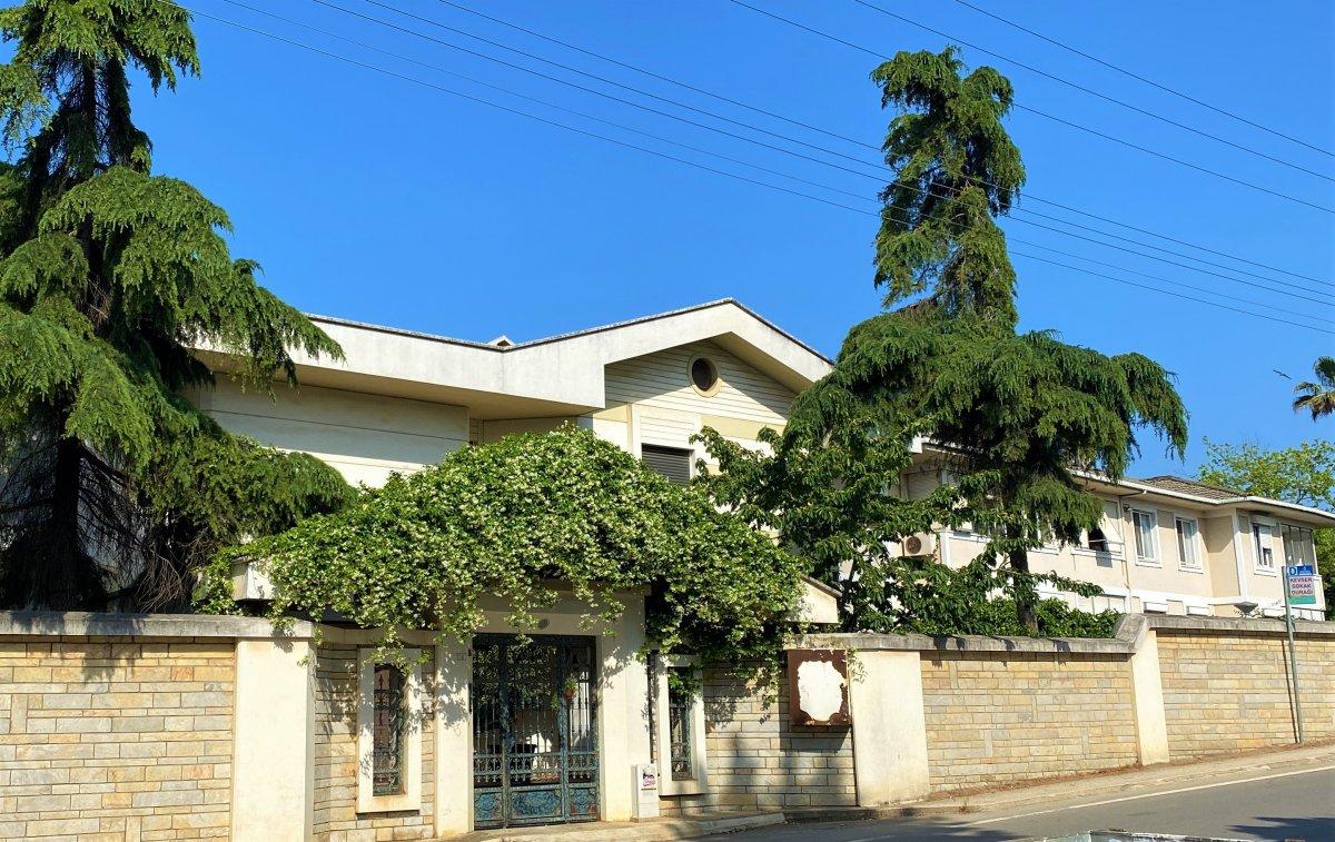 Kocaeli'deki alkollü şahıs, çatıdan düştü