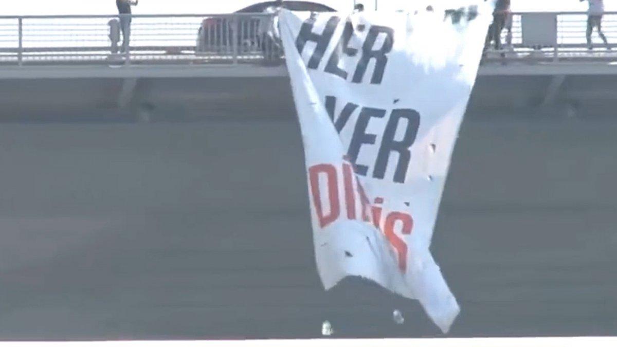 TİP milletvekilleri 15 Temmuz Şehitler Köprüsü’ne Gezi pankartı astı