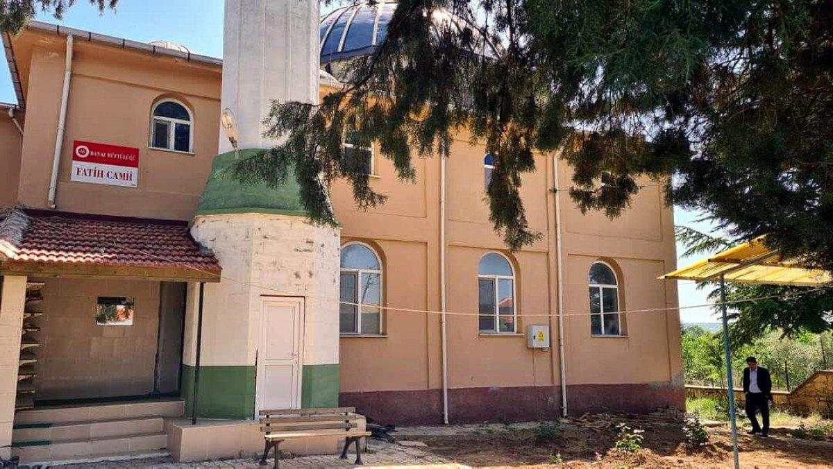 Uşak’ta inşaat işçileri, cami kubbesinden düştü