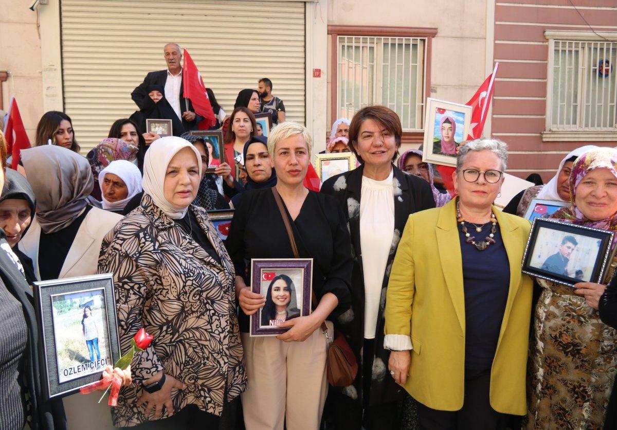 AK Parti Kadın Kolları'ndan Diyarbakır Anneleri'ne destek