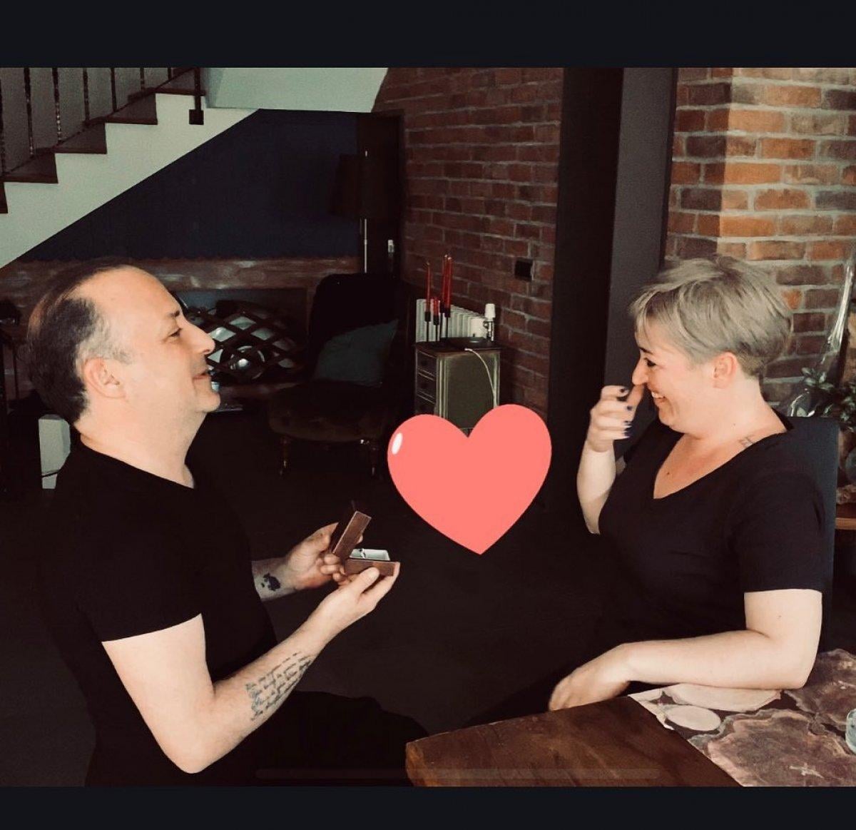 Tolga Çevik, eşine evlilik teklifi etti