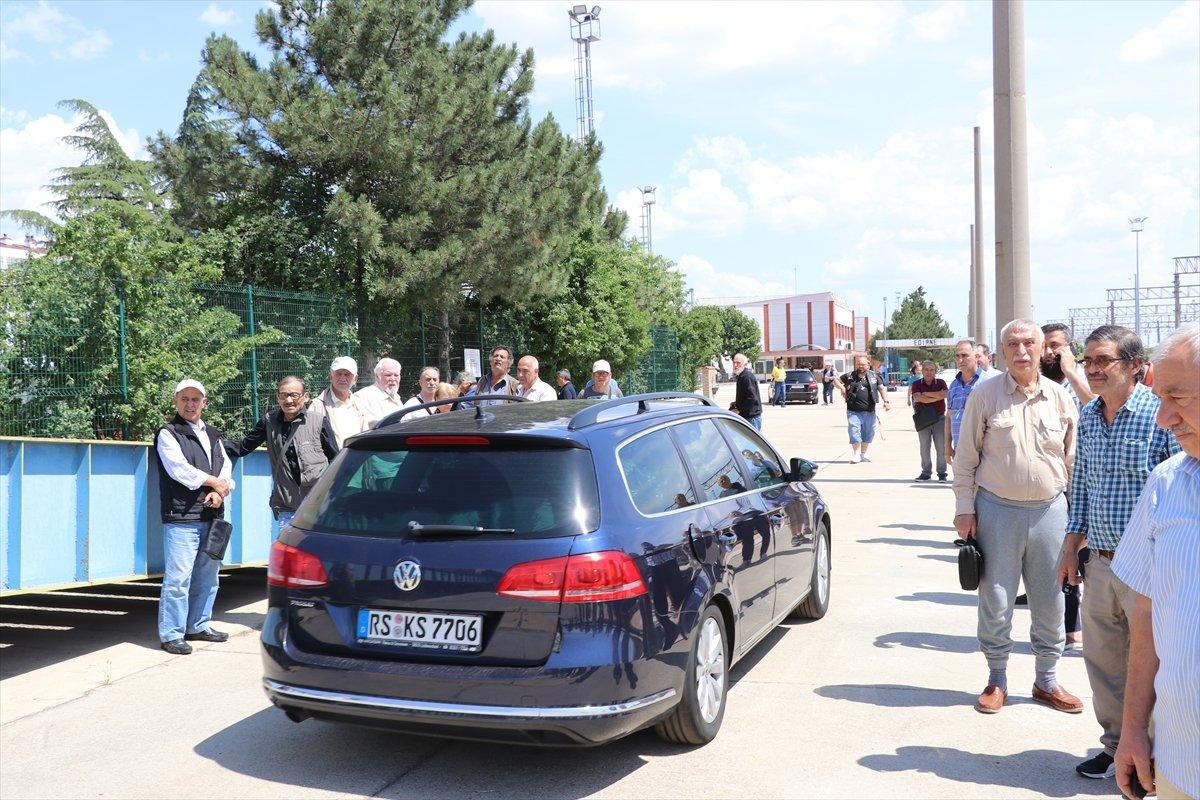 Tatilci gurbetçiler Edirne'den Türkiye'ye girmeye başladı