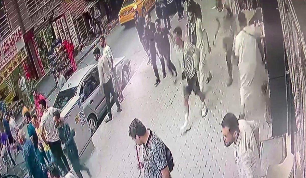 Esenyurt'ta korsan taksiciyle müşterileri birbirine girdi