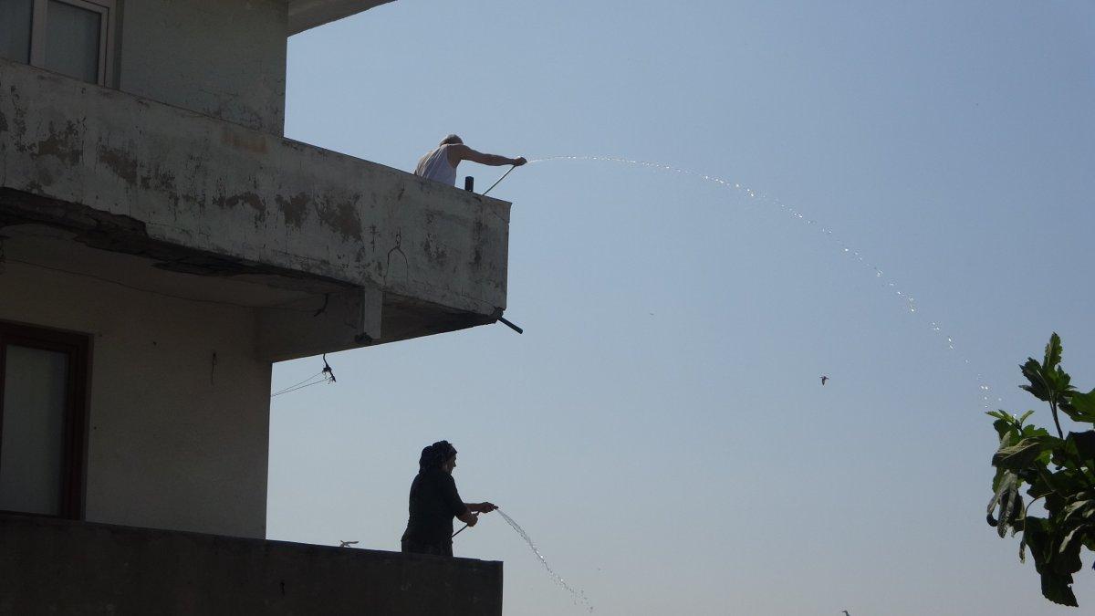 Pendik'te yangına mahalleli müdahalesi