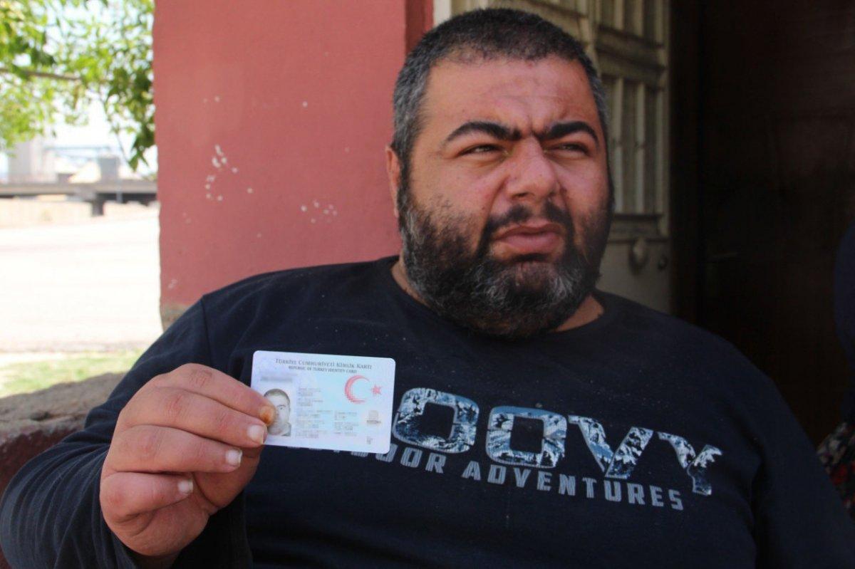 Kayıtlara ölü olarak geçen anne ve oğlu yeni kimliklerine kavuştu