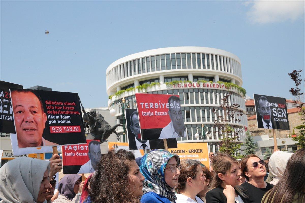 Bolu'da kadınlar, ellerinde 'Terbiyesiz Tanju Özcan' pankartlarıyla yürüdü