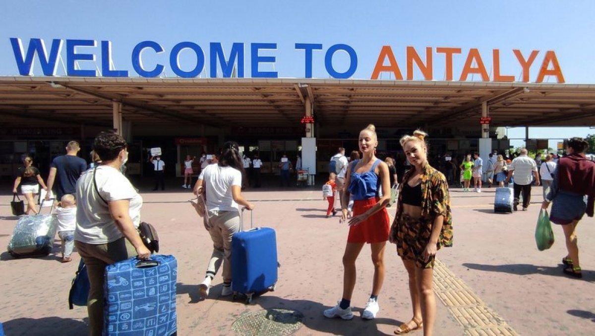 Antalya'da 2 yılın toplamı aşıldı, 2 milyondan fazla turist geldi