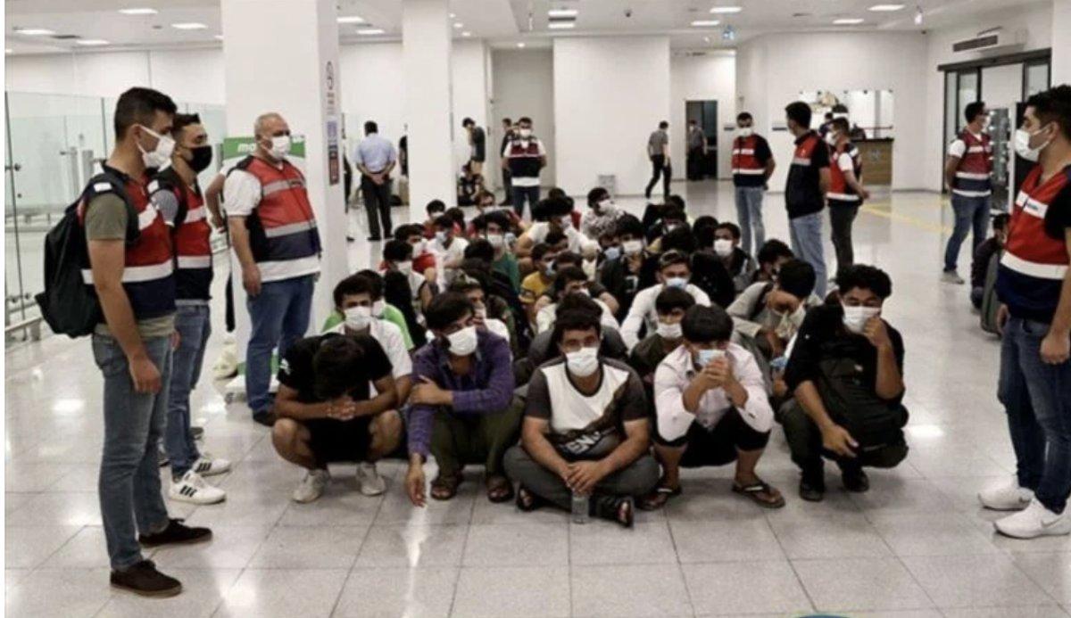 İstanbul Valiliği: Bir haftada 6 bin 686 düzensiz göçmen sınır dışı edildi