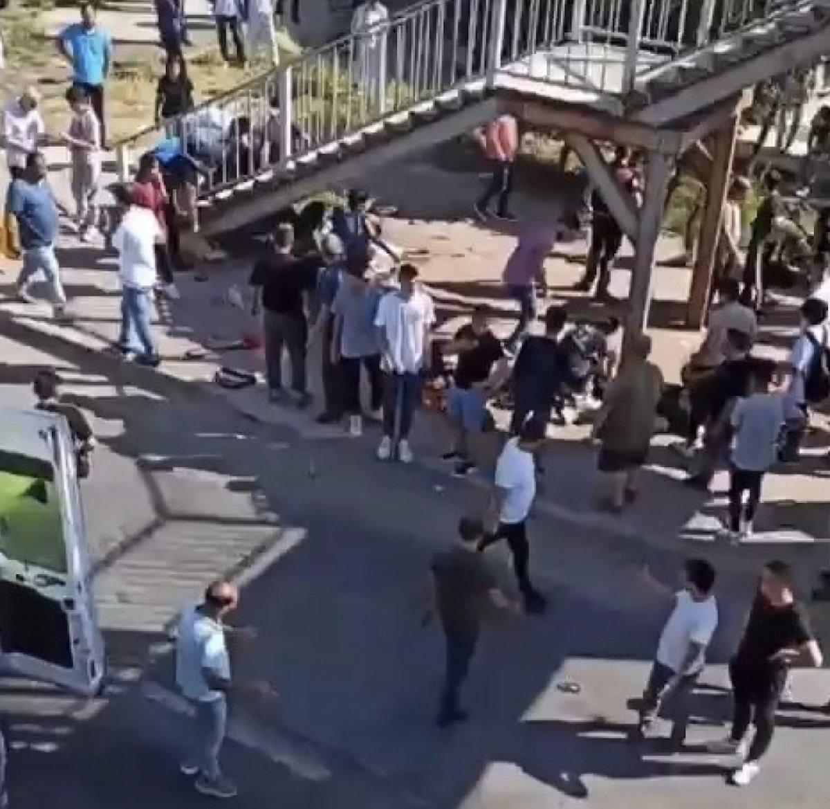 Büyükçekmece'de otomobil durağa daldı: Ölü ve yaralılar var