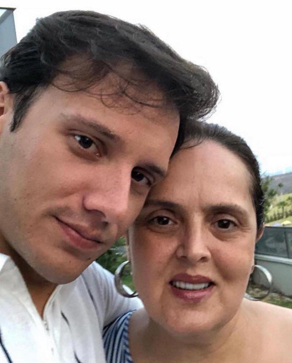 Edis sahnede ağladı