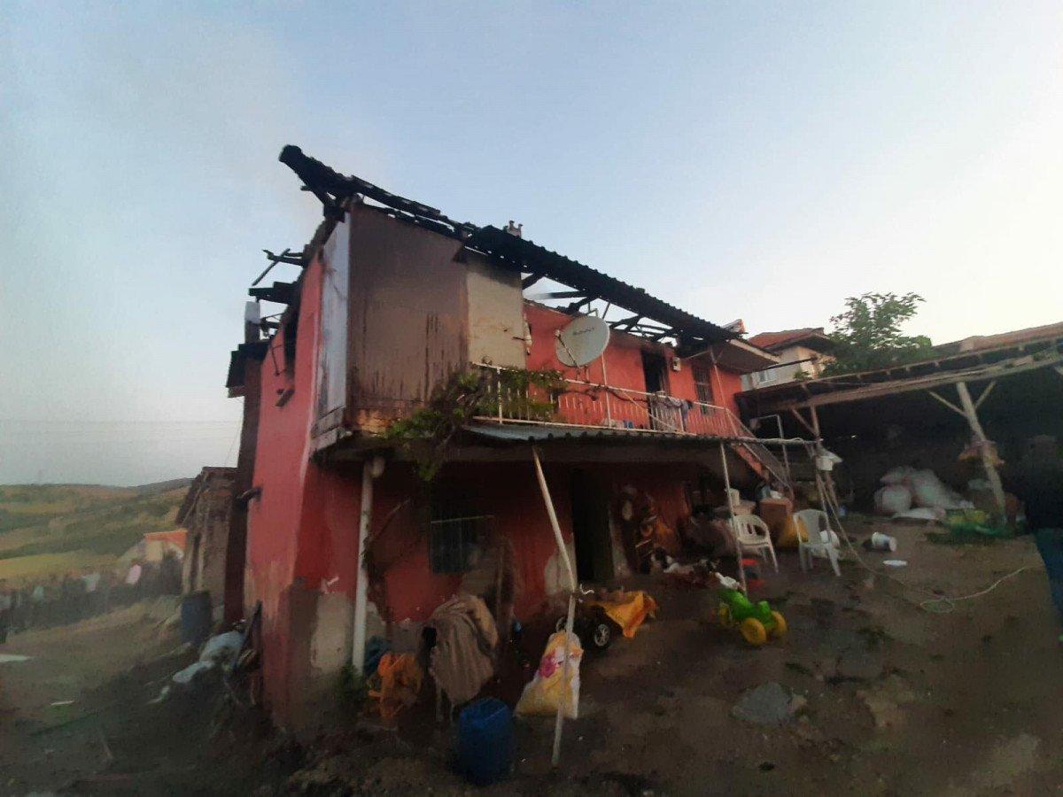 Manisa’da evini ateşe veren koca öldü, eşi ve 2 çocuğu ağır yaralı