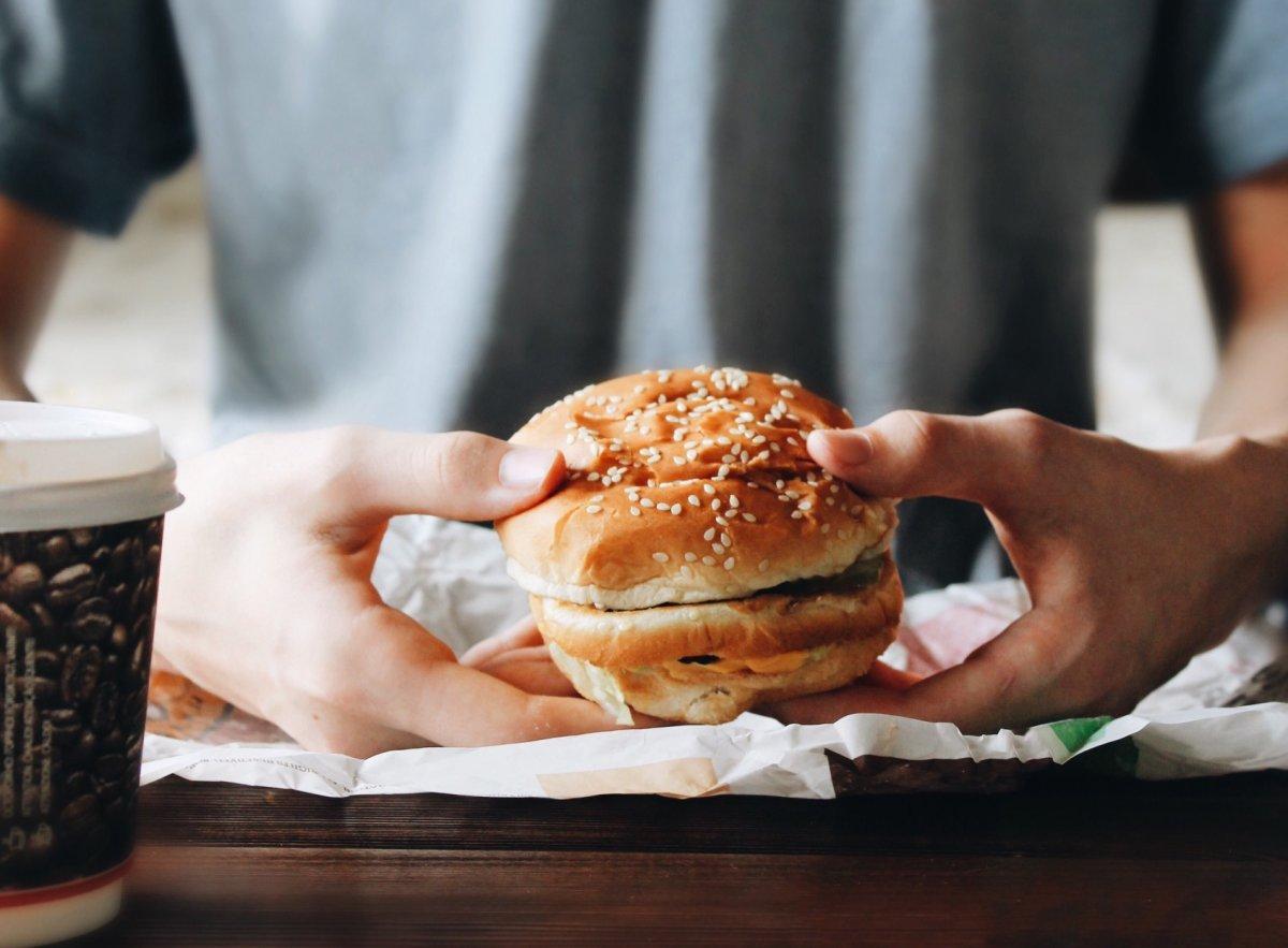 Diyeti bozan 10 kötü yeme alışkanlığı