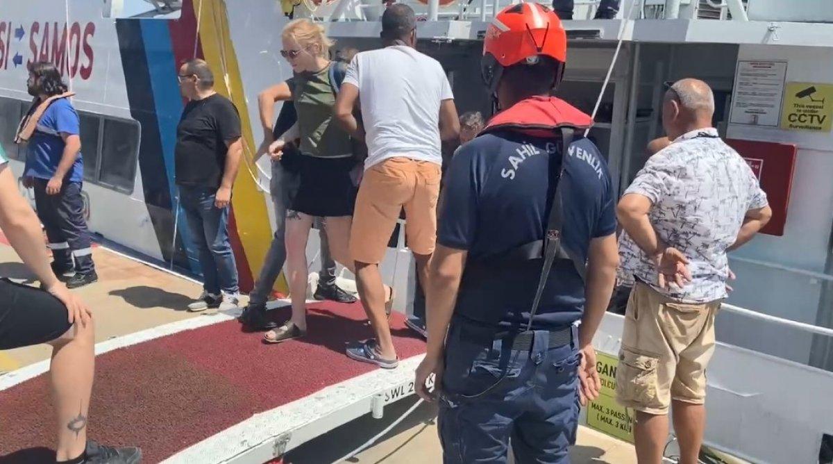 Kuşadası açıklarındaki yolcu gemisi su aldı