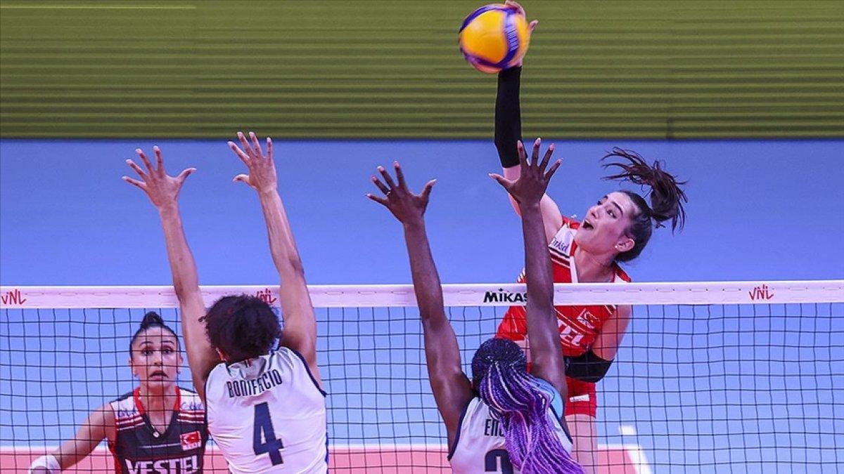 A Milli Kadın Voleybol Takımı, Milletler Ligi'ne İtalya galibiyetiyle başladı