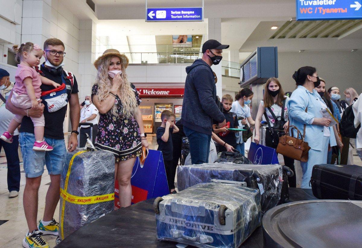 Antalya'da 2 yılın toplamı aşıldı, 2 milyondan fazla turist geldi