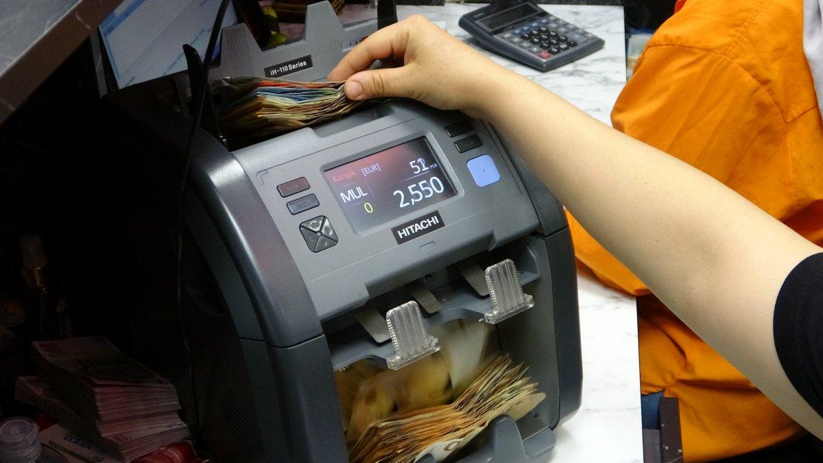 Gaziantep'te müşterisine fazladan bin euro veren dövizci parayı geri istiyor