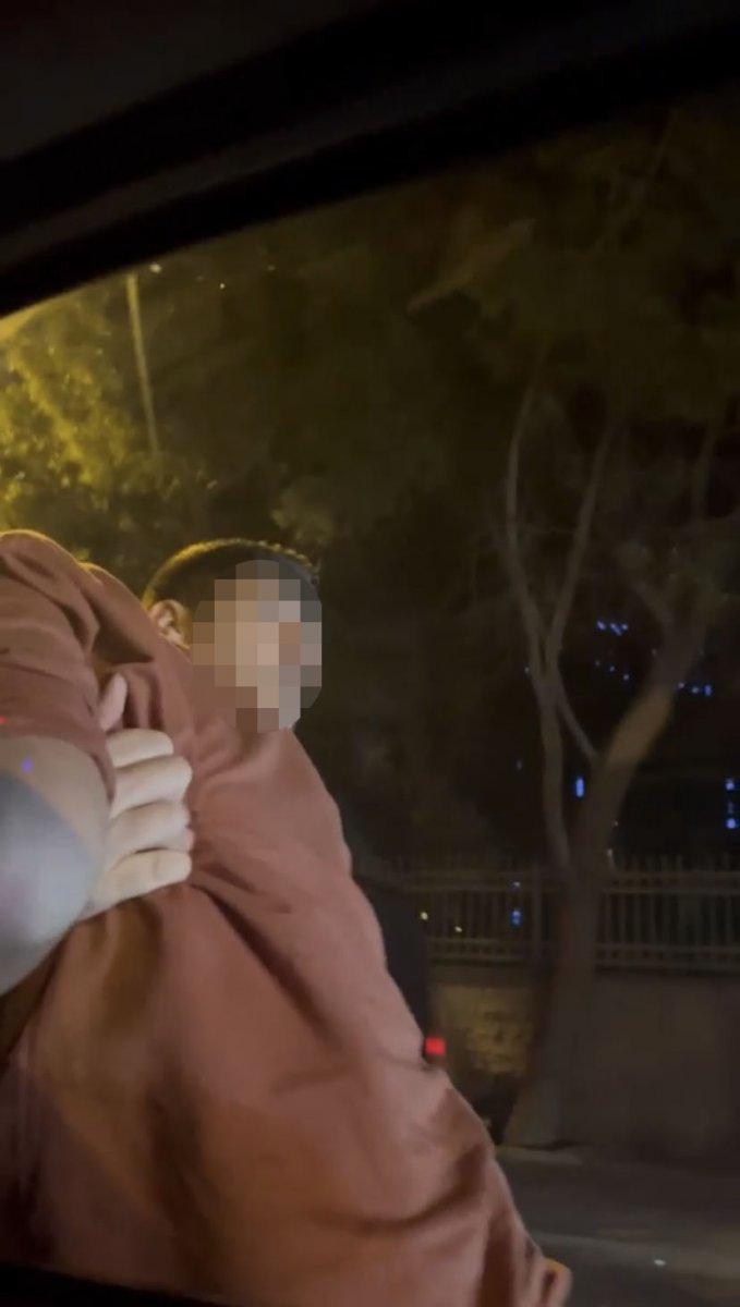 Taksim’de bir maganda, taksiciye küfürler yağdırıp saldırdı