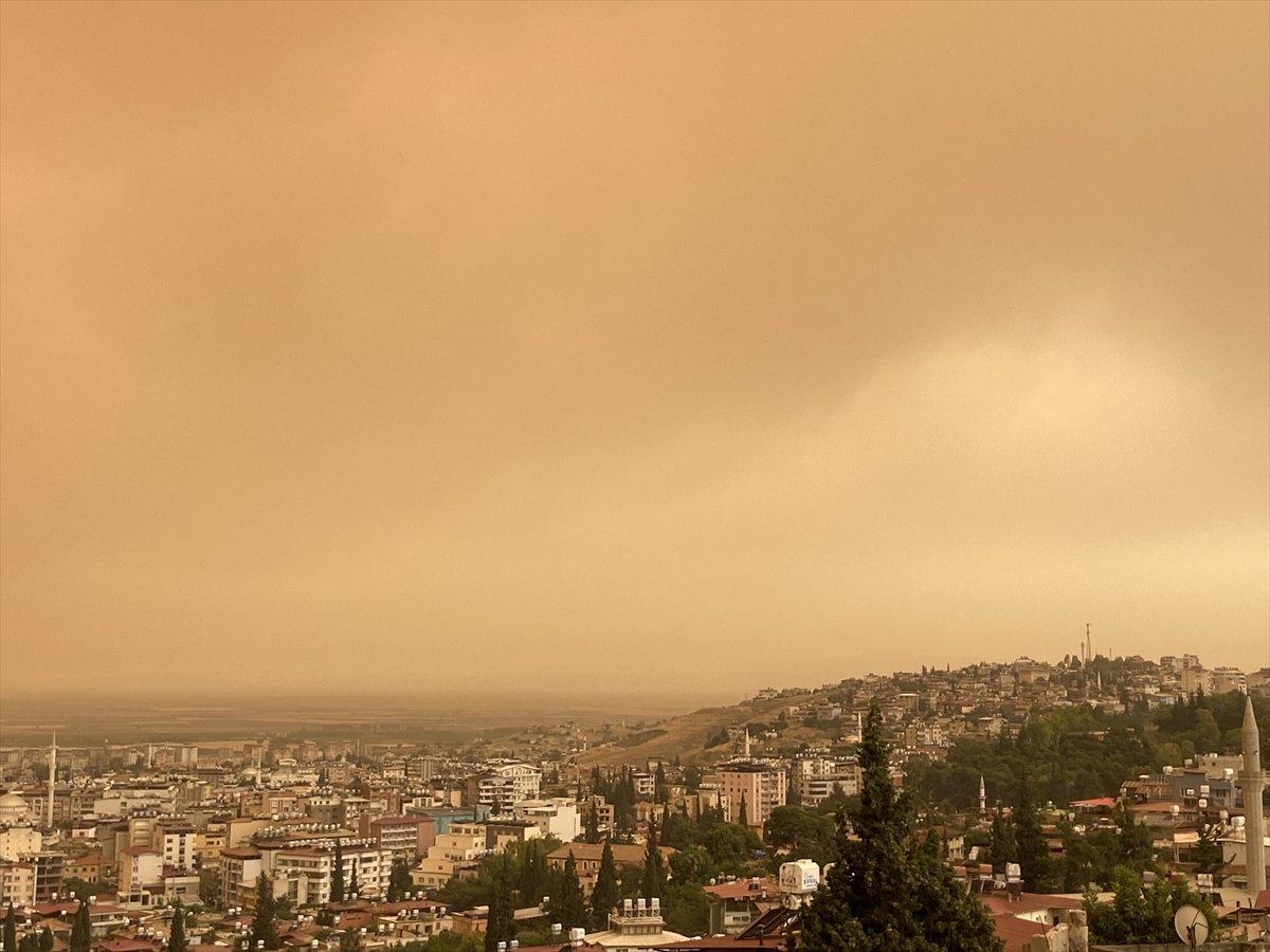 Hatay'ı etkileyen toz taşınımından etkileyici kareler