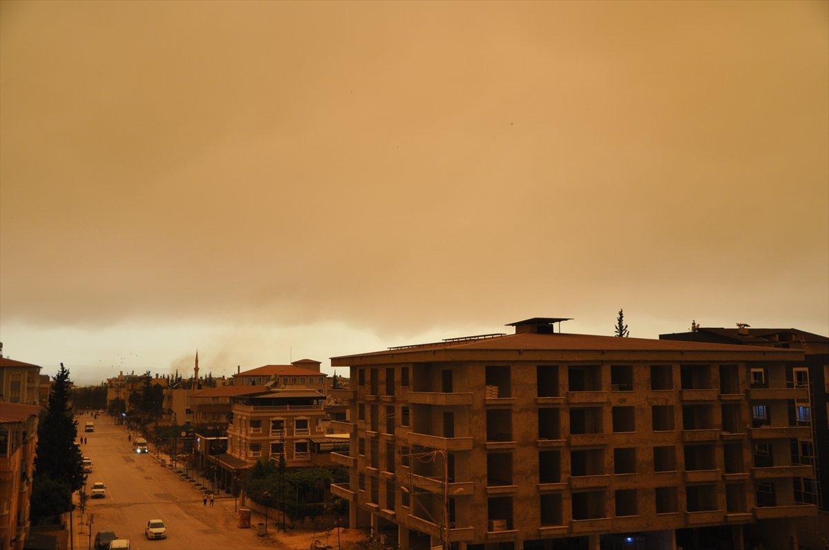 Hatay'ı etkileyen toz taşınımından etkileyici kareler