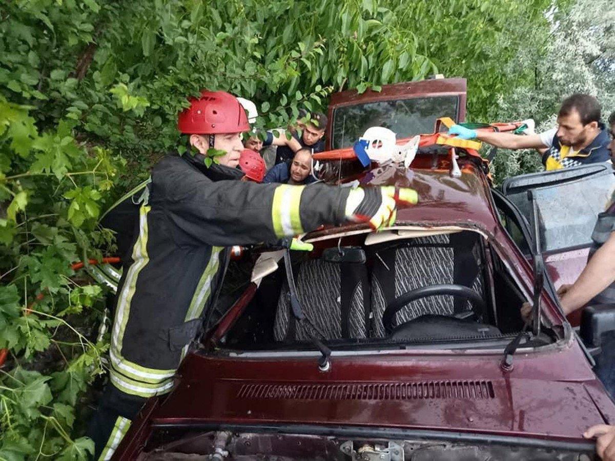 Denizli’de otomobil ile kamyonet çarpıştı: 2 ölü, 3 yaralı