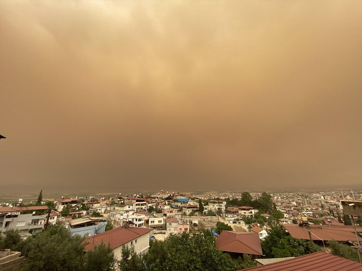 Hatay'ı etkileyen toz taşınımından etkileyici kareler