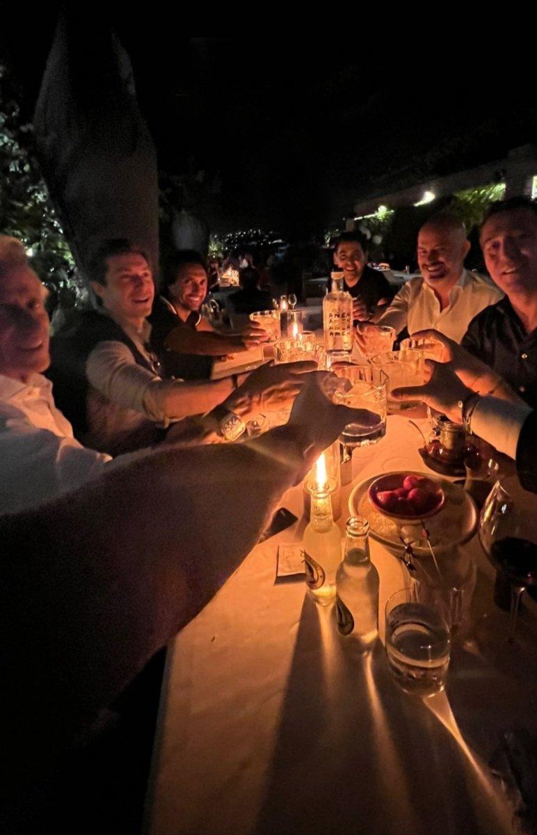 Ali Koç ve Jorge Jesus imzayı kutladı