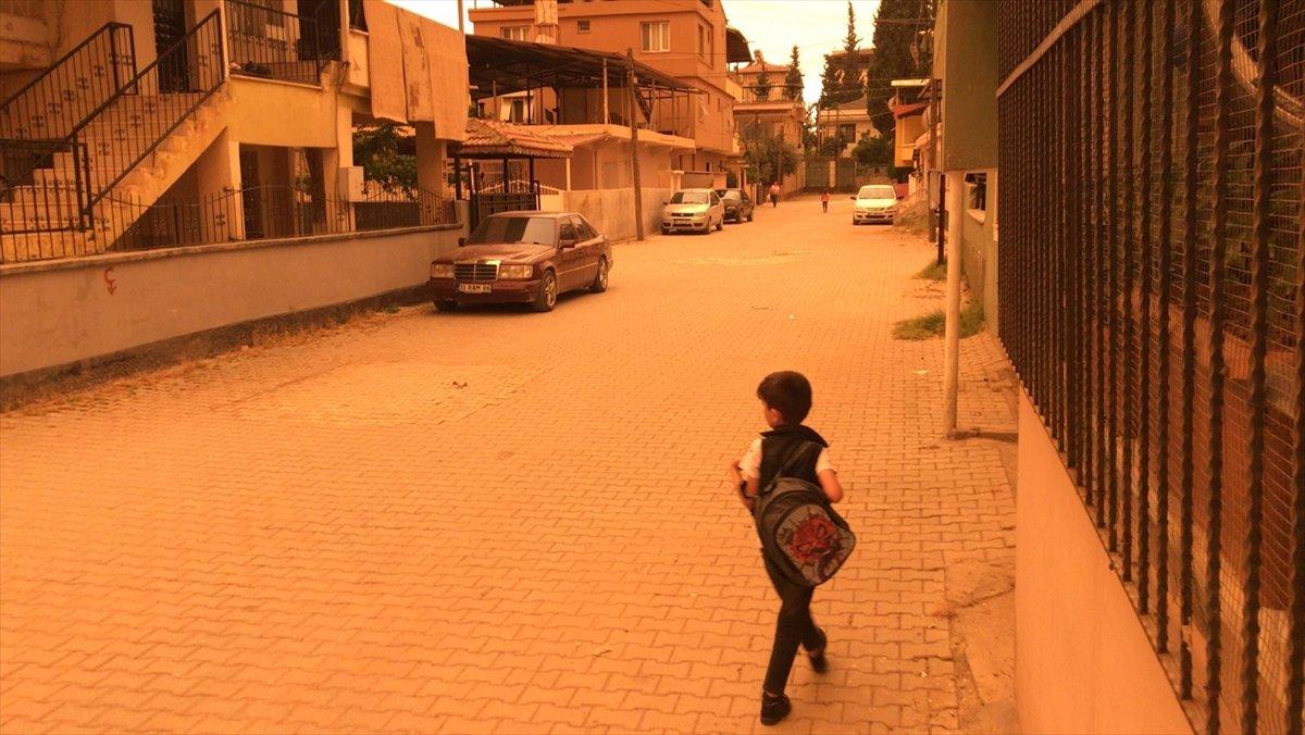 Hatay'ı etkileyen toz taşınımından etkileyici kareler