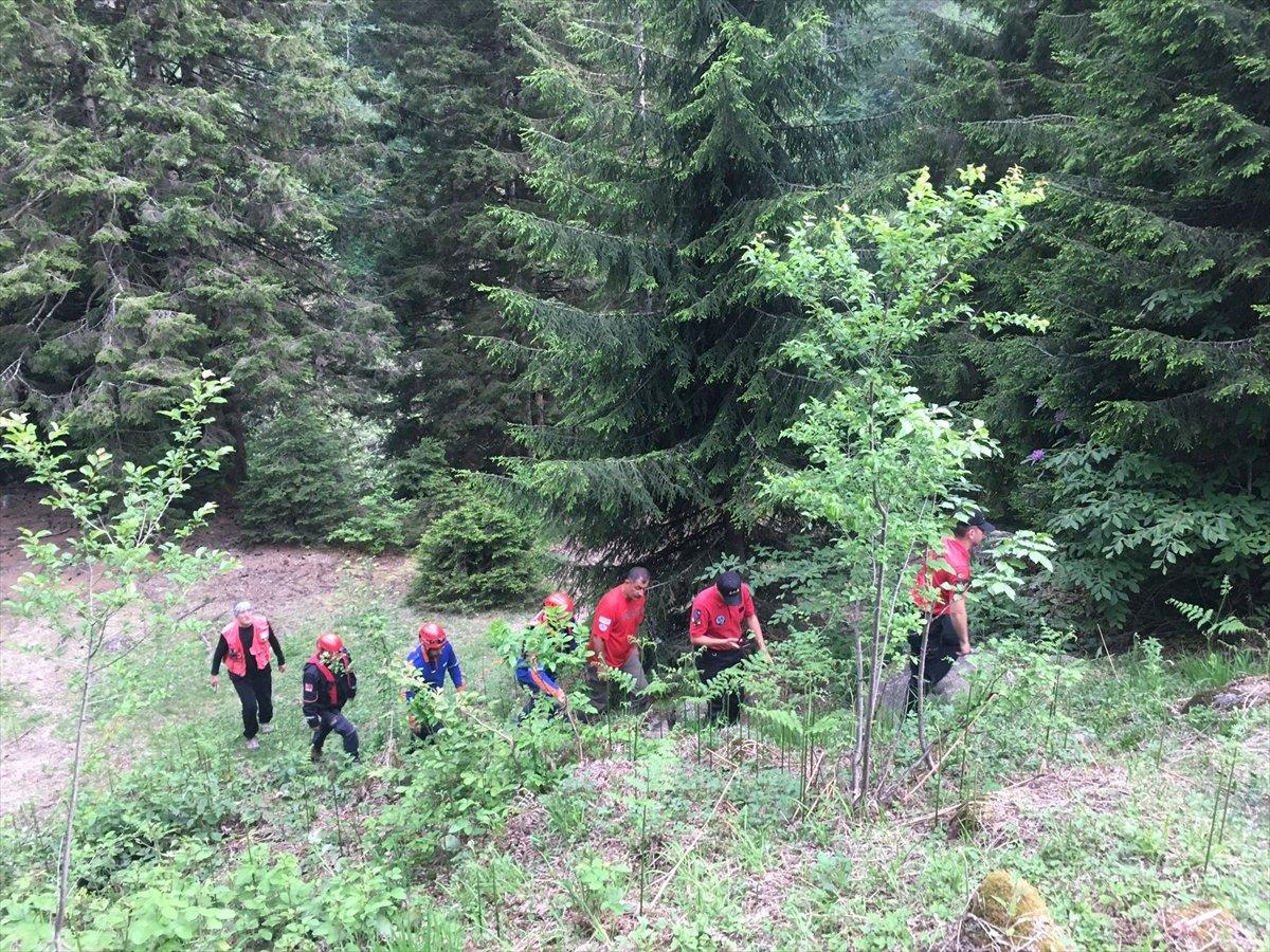 Rize'de Ummanlı turist fotoğraf çektirirken dereye düştü