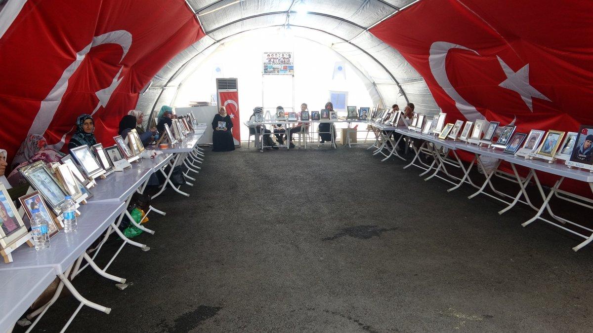 Diyarbakır annelerinden Üçdağ: 3 yıldır bu hainlerin kapısındayım