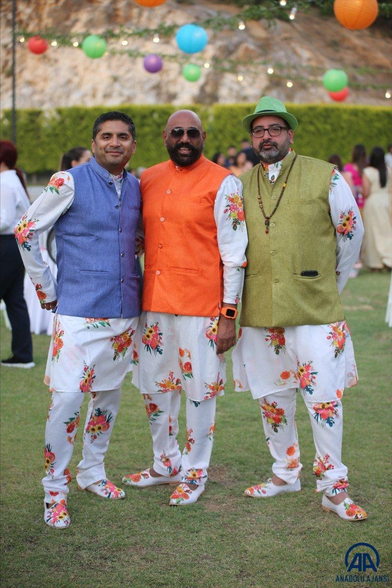 Kuşadası'ndaki Hintlilerin görkemli düğünü