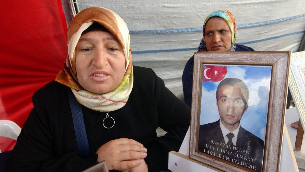 Diyarbakır annelerinden Üçdağ: 3 yıldır bu hainlerin kapısındayım