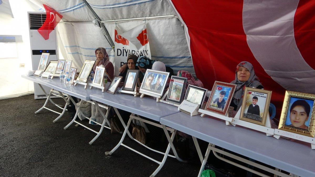 Diyarbakır annelerinden Üçdağ: 3 yıldır bu hainlerin kapısındayım
