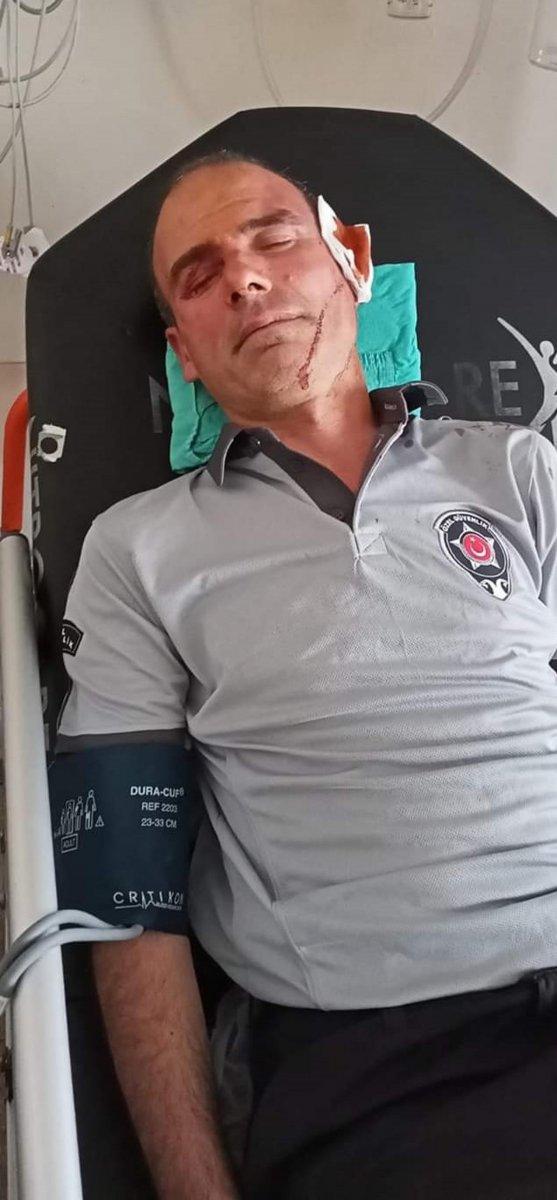 İzmir'de, hasta yakınları güvenlik görevlisini darbetti