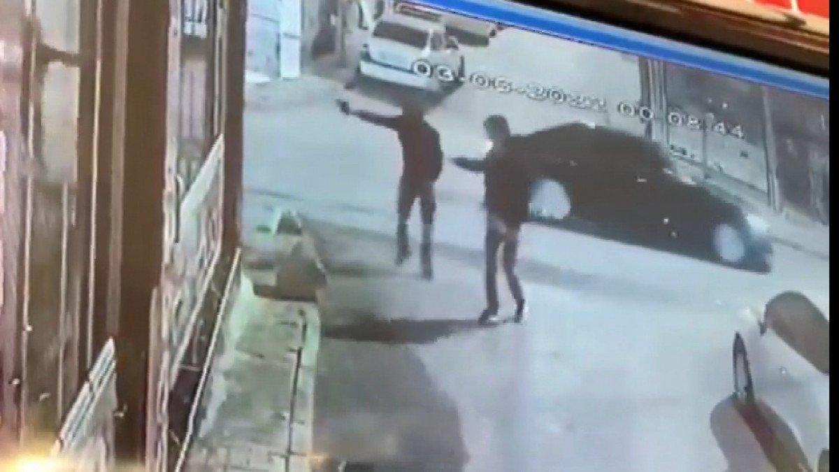 Esenler'de dönerci dükkanına silahlı saldırı